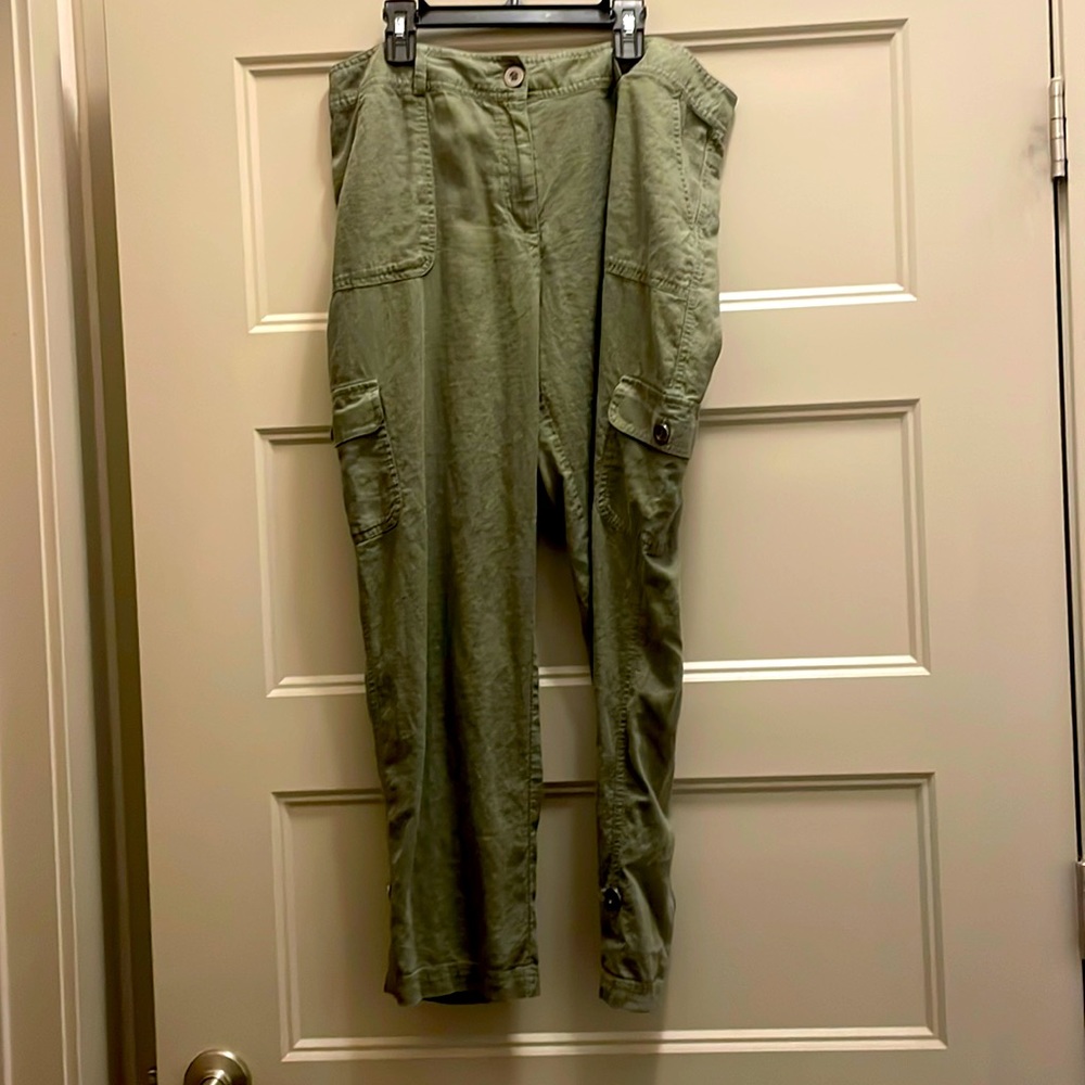 Chico’s roll- up pant